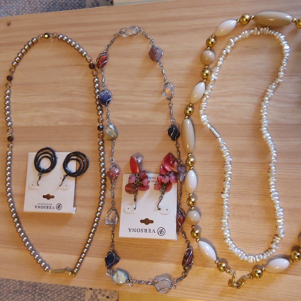Bundle Jewelry Bundle 4 Necklaces & 2 Pair of Earrings
